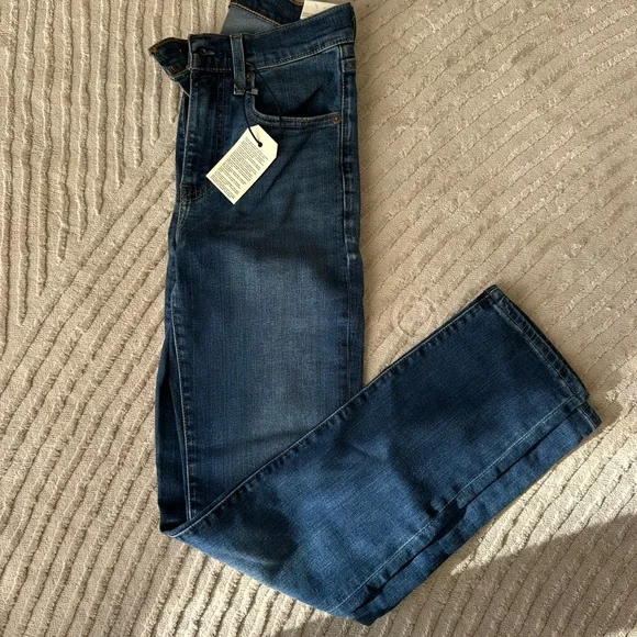 Levi 724 High-Rise Slim Straight Women’s Jeans - Picture 2 of 2